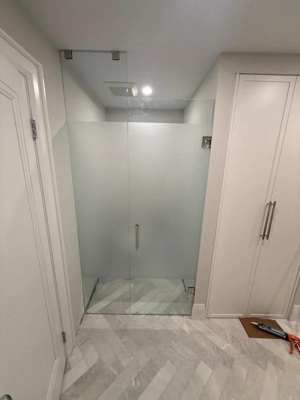 Acid-etched privacy shower door, 10 mm — Oakville