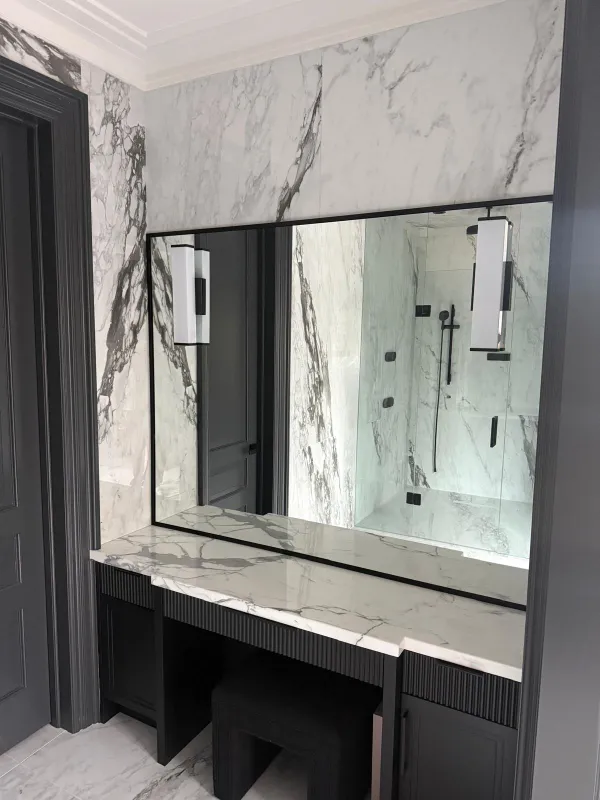 Black-framed custom mirror, 6 mm — Burlington