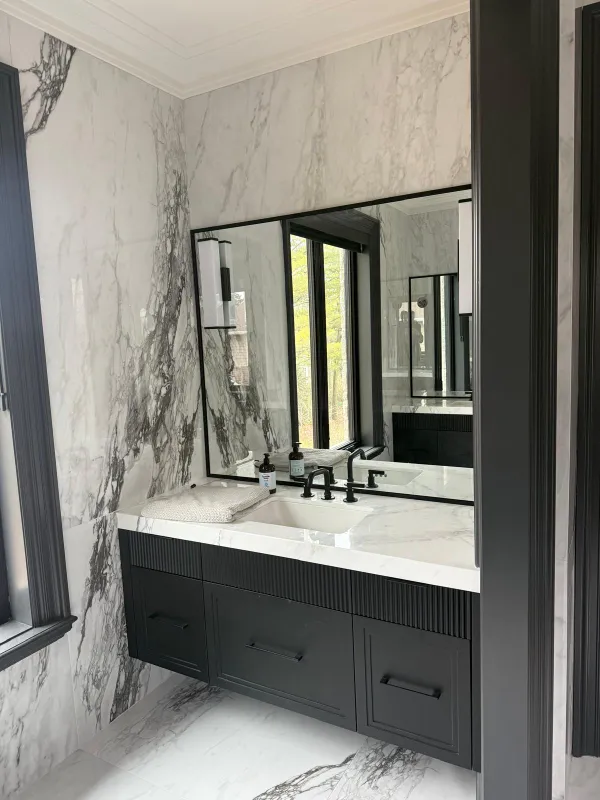 Black-framed mirror, full height, 6 mm — Etobicoke