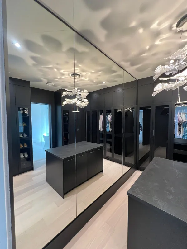 Full-height change-room mirror, 6 mm — Mississauga