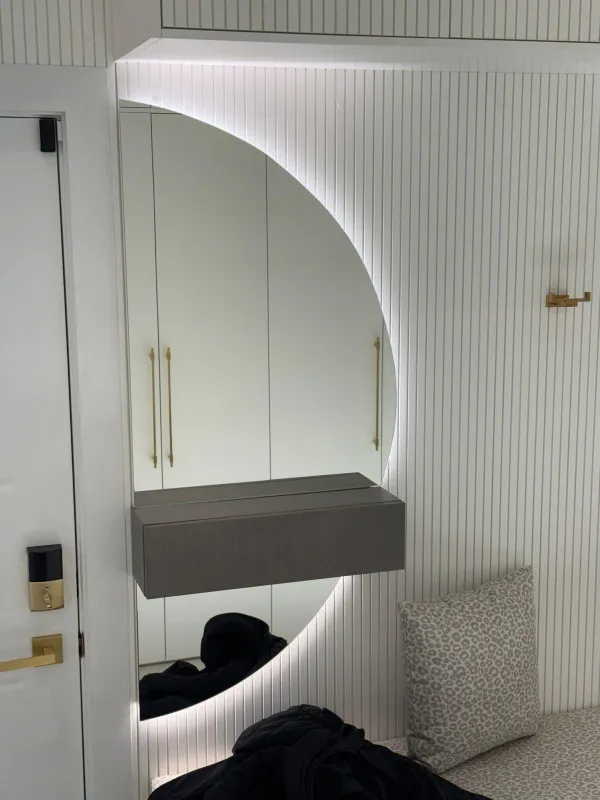 Custom curved mirror, 6 mm — Oakville