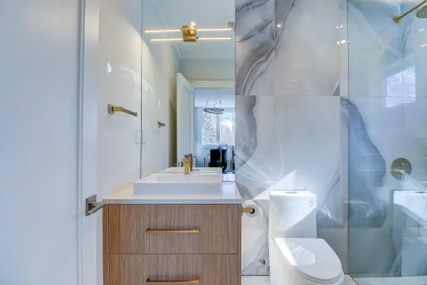 Custom frameless vanity mirror, 6 mm — Toronto