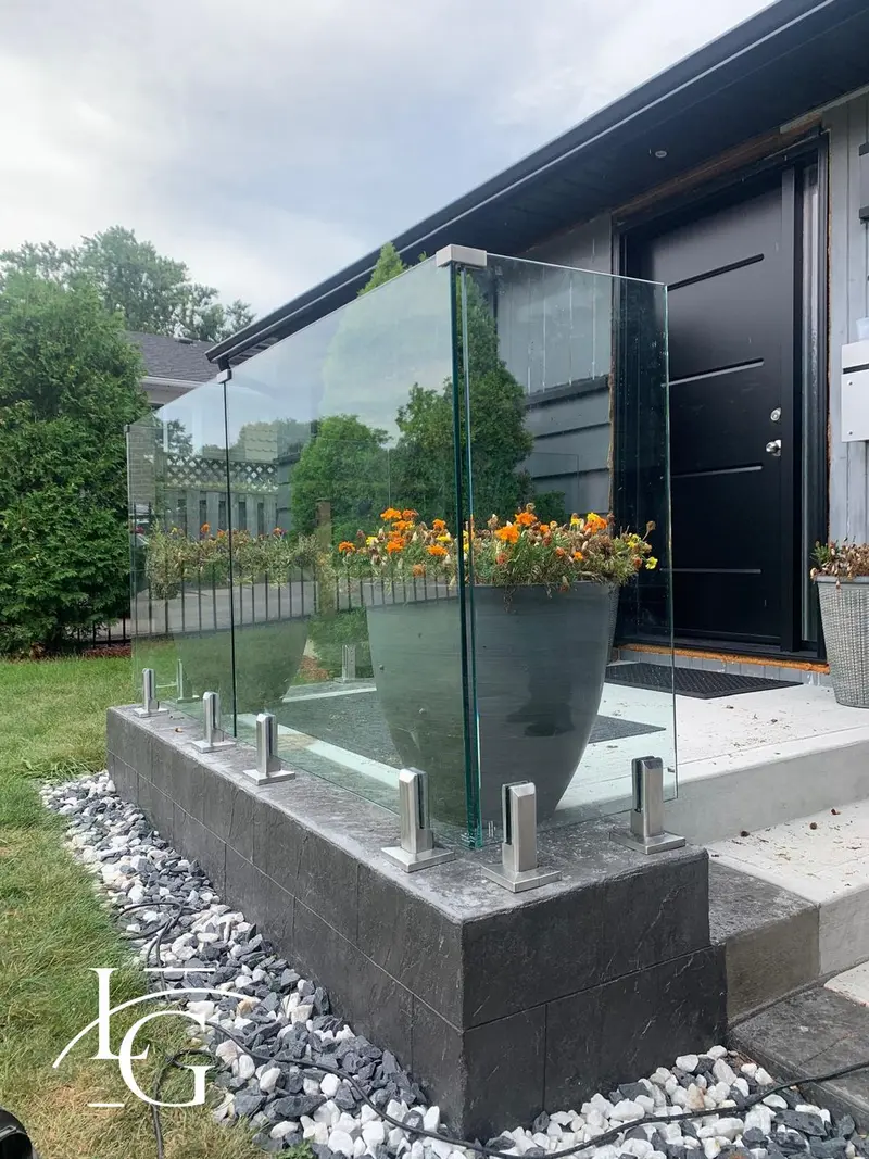 Front entry spigot-mounted glass fence, 12 mm tempered — Oakville