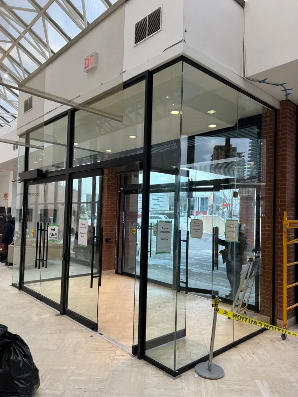 Interior glass entrance, 12 mm tempered — Mississauga