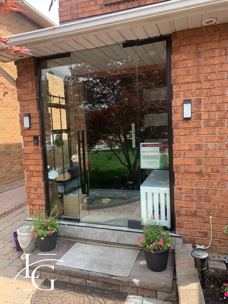 Interior frameless glass entrance enclosure, 12 mm tempered — Toronto