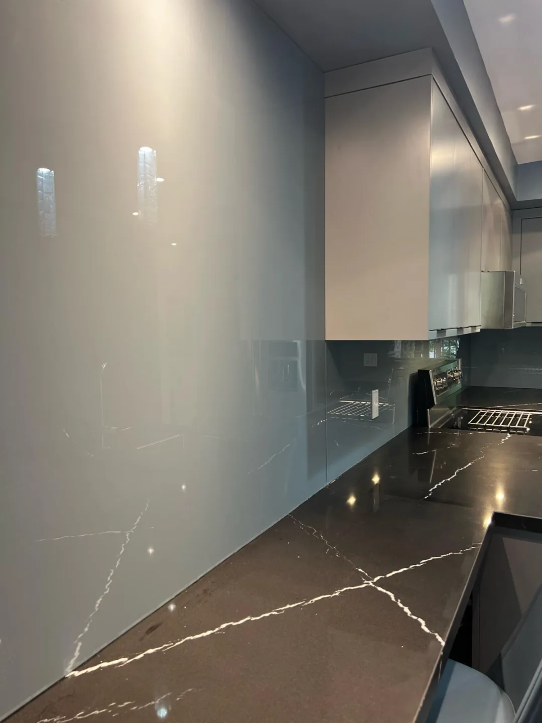 Grey glass kitchen backsplash by Lux Glass — glass backsplash installation in Oakville