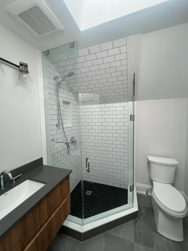 Neo-angle frameless shower, 10 mm tempered — Etobicoke