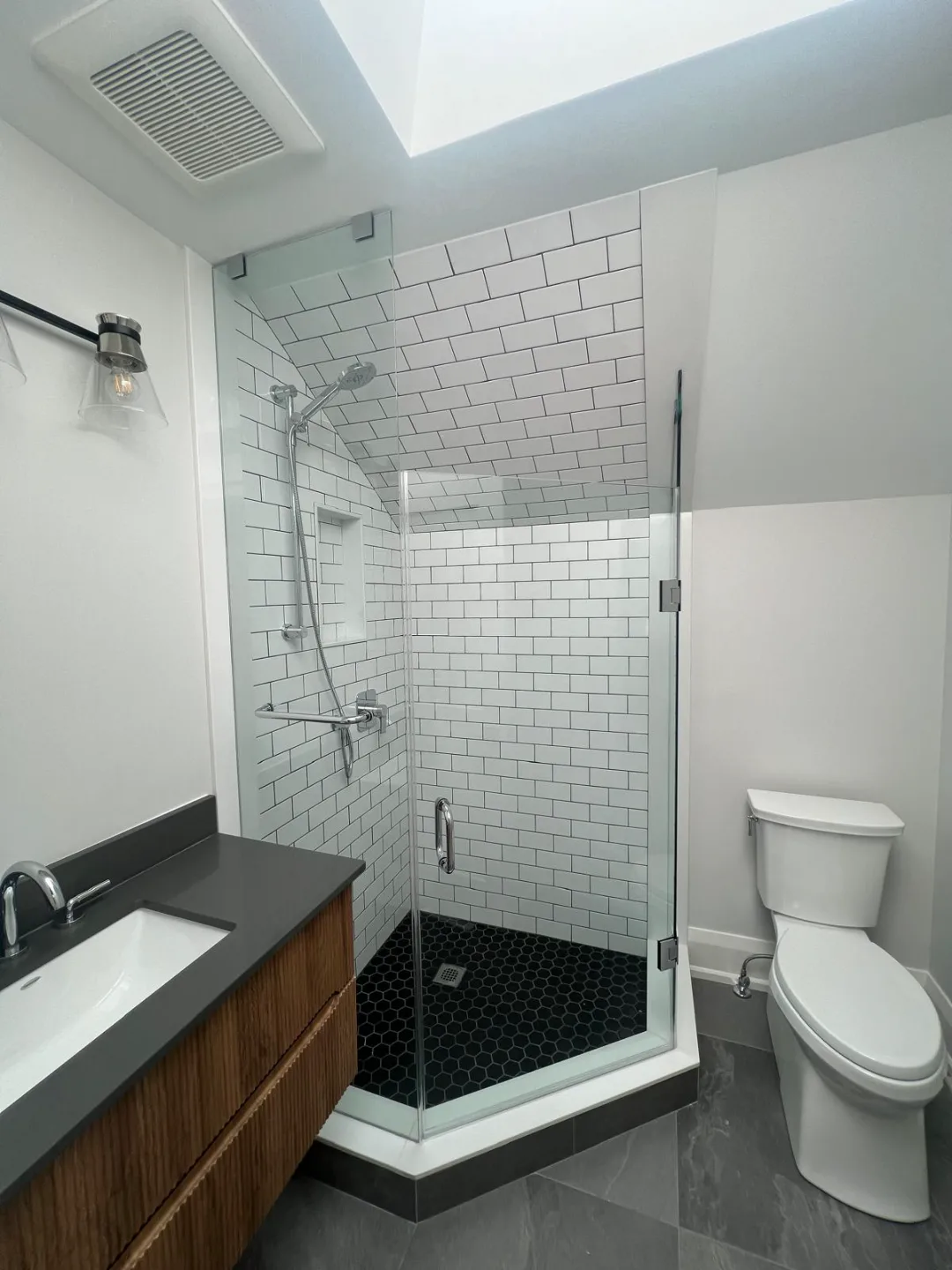 Neo-angle frameless corner shower — Burlington, GTA
