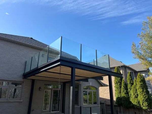 Outdoor post-system glass railing, 10 mm — Milton