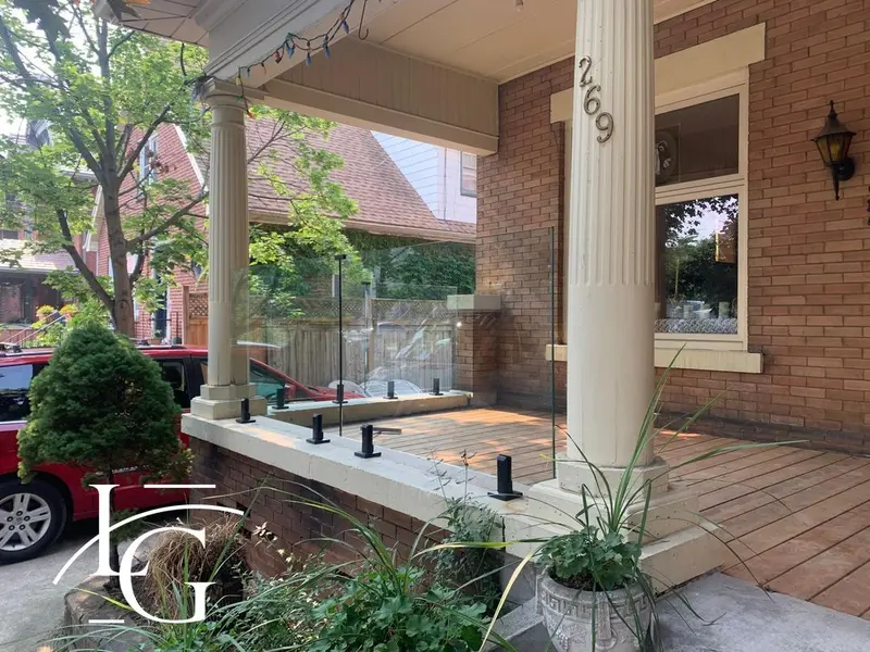 Porch glass railing on stainless spigots, 12 mm — Hamilton