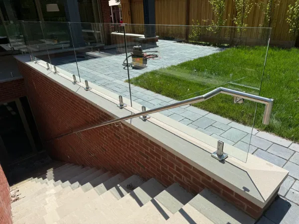 Spigot-mounted railing with stainless handrail, 12 mm — Mississauga