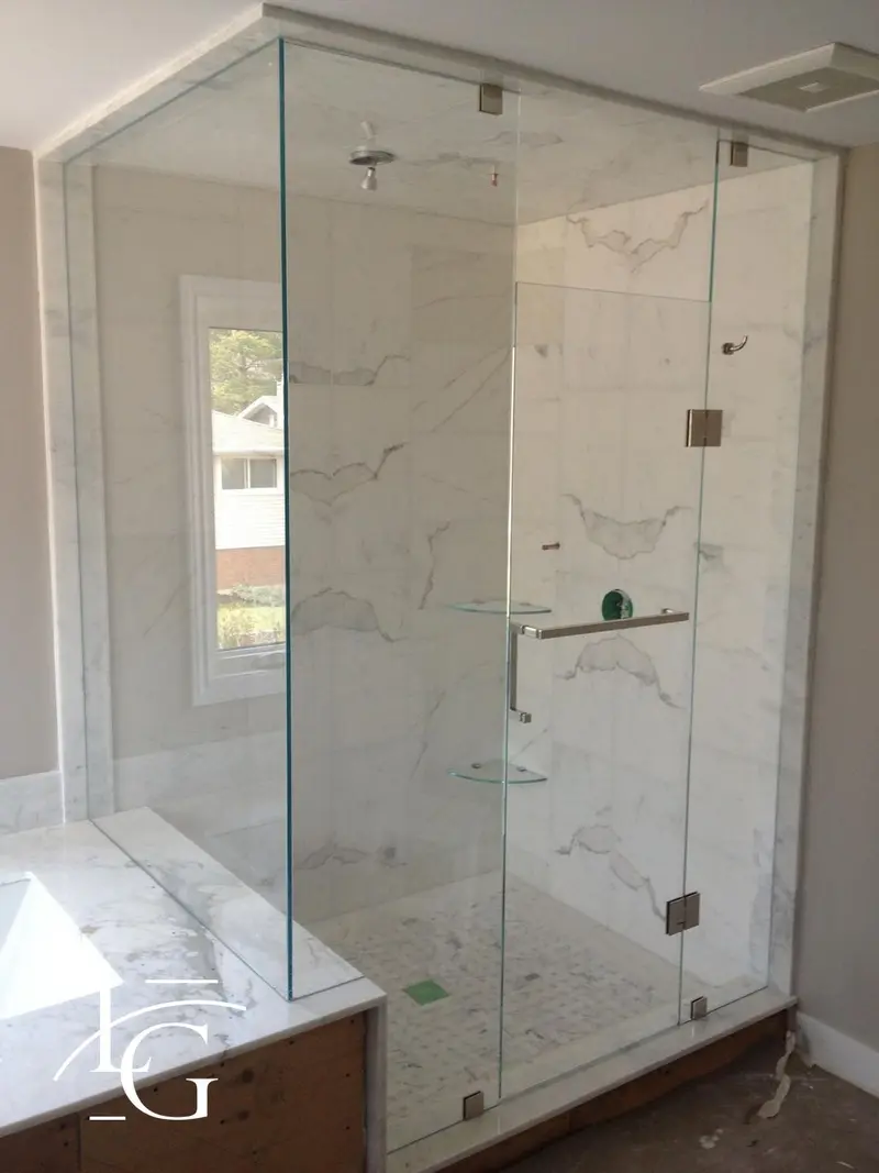 Floor-to-ceiling steam shower in Calacatta marble