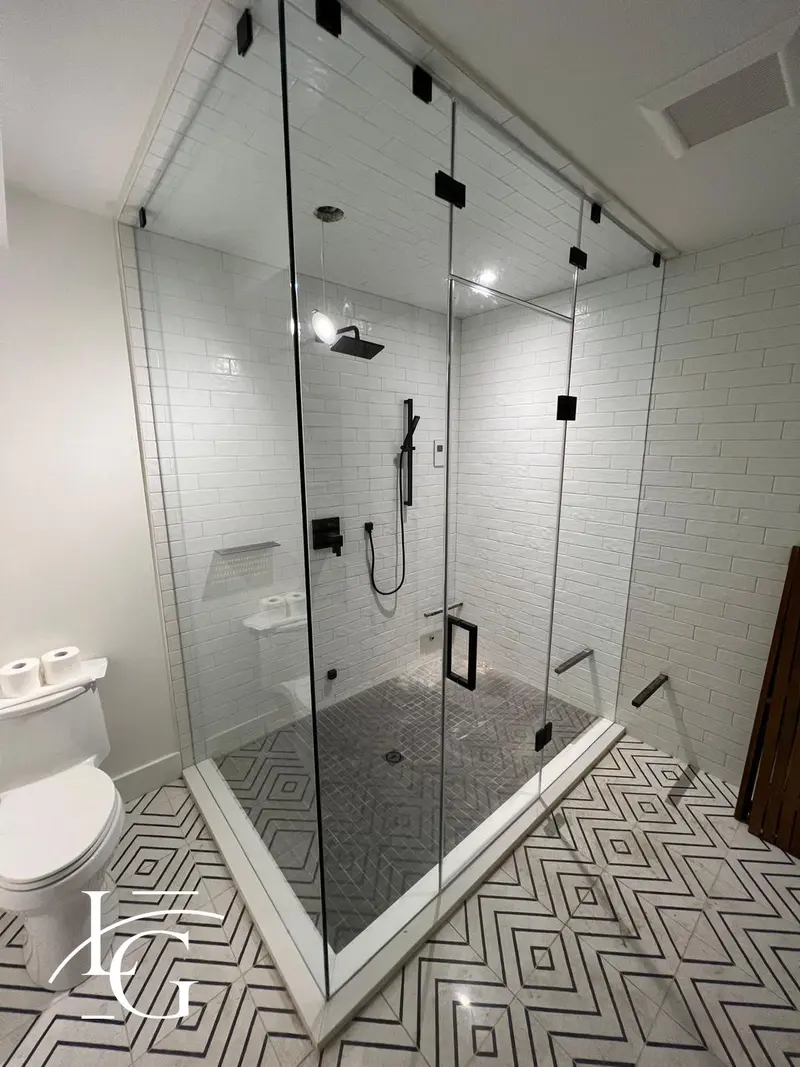 Floor-to-ceiling steam shower enclosure