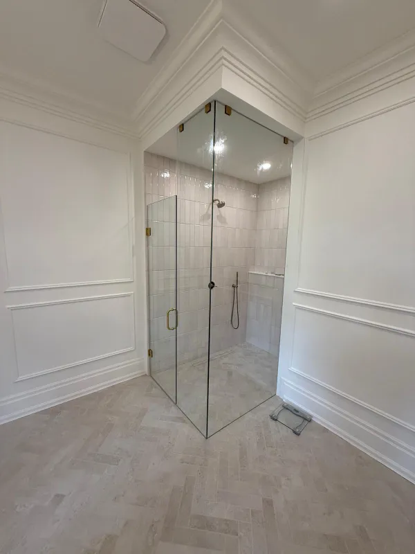 Three-piece shower door with fixed panels, 10 mm — Hamilton