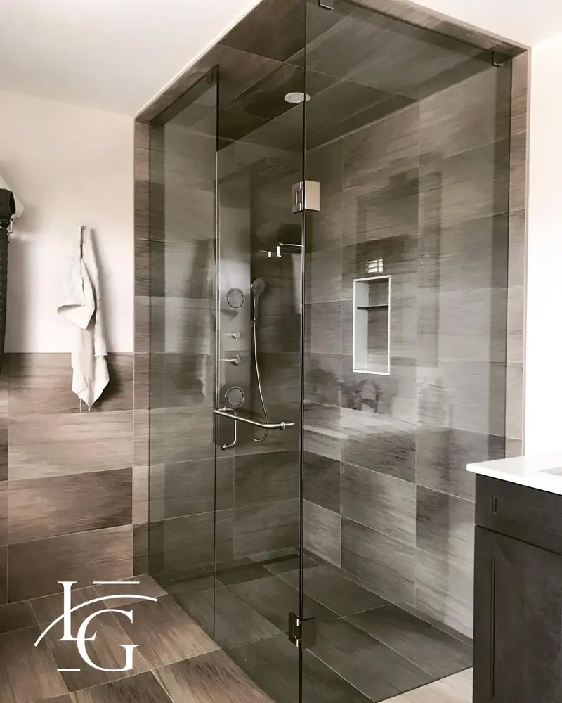 Three-piece frameless corner shower, 10 mm low-iron glass — Oakville
