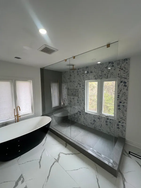 Two-panel walk-in shower, 10 mm low-iron — Oakville