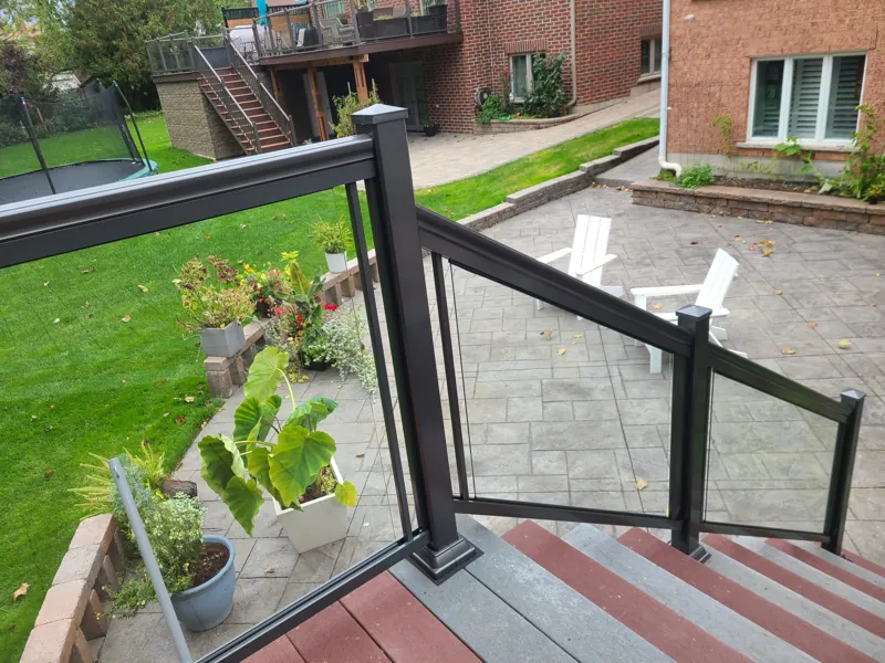 Aluminum framed glass railing
