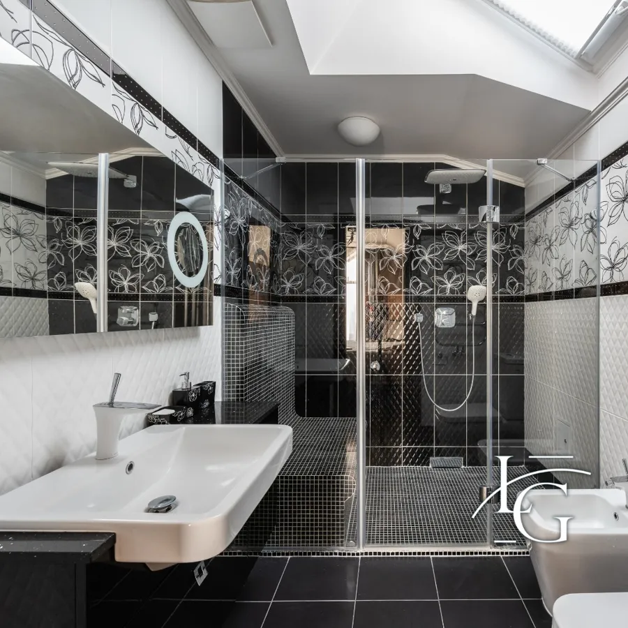 Frameless shower installed by Lux Glass in Etobicoke